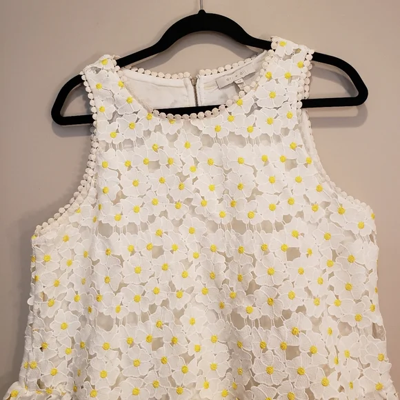Anthropologie eri & ali flower daisy lace sleeveless top Size Medium - Picture 2 of 9